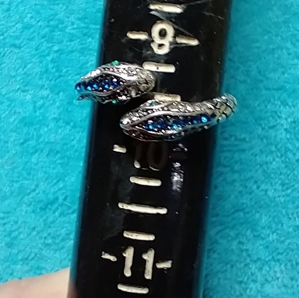 Silvertone snake crystal adjustable head ring blue green